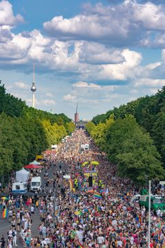 Berlin: Christopher Street Day på Strasse des 17. Juni