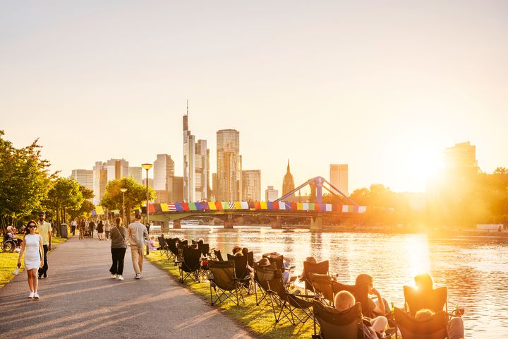 Frankfurt am Main: En tur langs elven Main med solnedgang