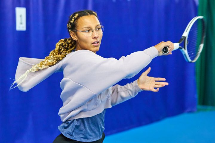 - Endelig, sier Astrid Brune Olsen! - Det er veldig viktig for oss som satser med turneringer på hjemmebane! Denne uka kan du se henne, og et 20 talls andre norske spillere i aksjon i Clarksons Tennisarena.