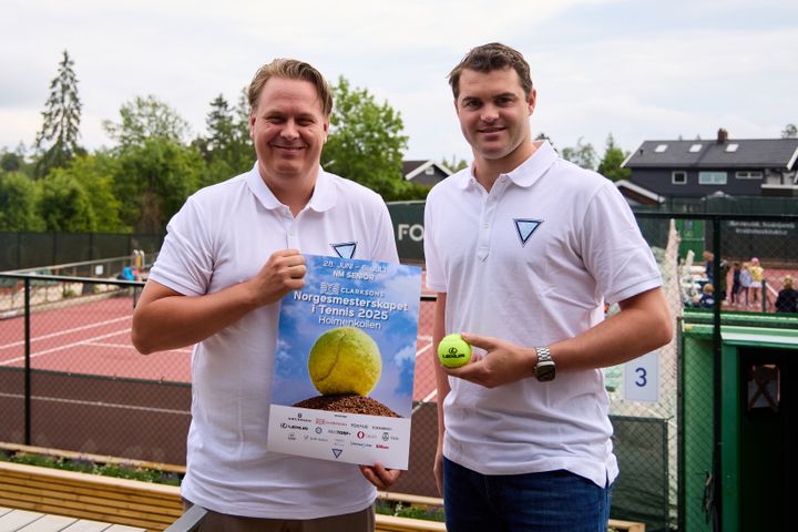 NM i tennis tilbake i klubbene! - Velkommen til oss, sier Hans Wilhelm Wangensten-Øye og Leif Gabrielsen i Holmenkollen Tennisklubb som arrangerer Clarksons NM i Tennis, senior, fra 28. juni til 6. juli.