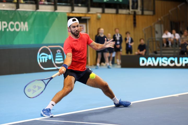 Viktor%20Durasovic%20i%20aksjon%20for%20Norge%20i%20Davis%20Cup.%20Har%20spilt%20med%20flagget%20p%E5%20brystet%20hvert%20%E5r%20siden%202014.