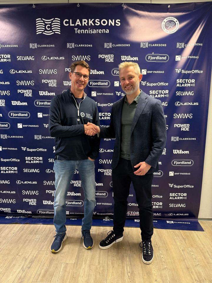 Lars Setsaa, administrerende direktør i MyGame, og Generalsekretær Aslak Paulsen i Norges Tennis- og Padelforbund er svært stolte og glade over at samarbeidet på tennisogpadeltv.no nå er på lufta.
