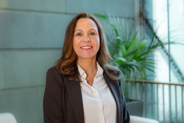 – Etter å ha vært på både byggherre og entreprenørsiden i nesten 30 år, har jeg lenge sett etter muligheten til å bruke erfaringen min til å bedre bransjens rammevilkår. Det var derfor en unik mulighet å få lov til å jobbe i EBA, sier Jane Skjølås