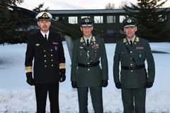 Fra venstre: sjef FOH, viseadmiral Rune Andersen; forsvarssjef general Eirik Kristoffersen; og avtroppende sjef FOH, generalløytnant Yngve Odlo som gikk av på grunn av pensjon.