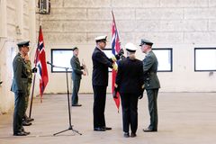 Sjefsskifte-seremonien ble avholdt i kanonpusse-hallen i Bodin leir i Bodø.