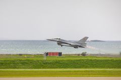 Belgisk F-16 tar av Ørland flystasjon under Arctic Challenge Exercise 2023.