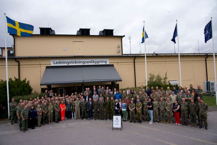 Sivile og militære deltakere på øvelsen.