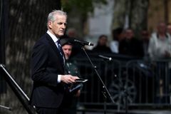 Statsminister Jonas Gahr Støre deltar under seremonien på Akershus festning. Her fra 2024.