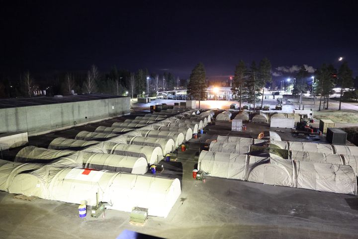 Nylig øvde også Forsvarets sanitet også et stort feltsykehus for første gang på mange år. Øvelsen markerer et viktig steg i utviklingen av sanitetens evne til å håndtere større pasientvolum i en ny sikkerhetspolitisk situasjon.