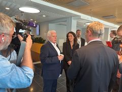 Forbundsleder Jan Davidsen i Pensjonistforbundet møtte pressen sammen med statsråd Tonje Brenna, da regjeringen i dag presenterte tallene i årets trygdeoppgjør.