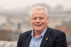 Forbundsleder Jan Davidsen er glad og lettet over at regjeringen lyttet til Pensjonistforbundet, og beholder postombæringen slik den er i dag. - En seier for eldre over hele landet, fastslår han.