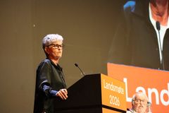 Pensjonistforbundets landsmøte krever lik rett til trygghetsalarm i hele landet. – Det kan ikke være slik at du får gratis trygghetsalarm i én kommune, men må betale tusenvis av kroner i nabokommunen for det samme behovet, sier forbundsleder Erna Ansnes.