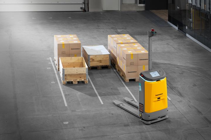 Jungheinrich har mottatt tre Red Dot Design Awards 2026. ETV 216i, EAE 212a og AME 18, en skyvemasttruck, en mobil robot og en elektrisk jekketralle, er premiert blant flere tusen bidrag. Prisene fremhever brukervennlig og effektiv design for materialhåndtering i lager og internlogistikk.