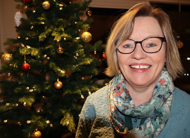 Arvas administrerende direktør, Eirin Kjølstad, er glad for å bidra til at flere får ei fin jul både lokalt og globalt.