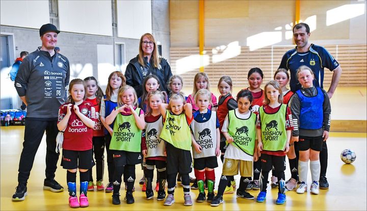 Krokelvdalen IL får sponsormidler fra Arva. Her er det yngste damelaget (Foto: Rune Stoltz Bertinussen, Krysspress)