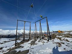 Montører arbeider i kraftnett