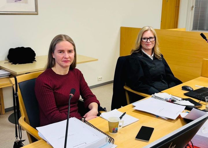 Tone Hagerup og advokat Liv Marit Fagerli under rettssaken.