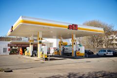 Denne stasjonen på Etterstad i Oslo var den første stasjonen som gikk fra Shell til St1s merkevare. Nå står Shell-stasjonene i Nord-Norge for tur til å bli omprofilert til St1.