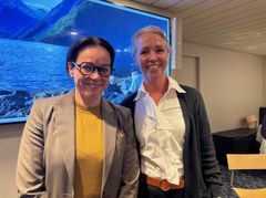 Konsernsjef i Hurtigruten, Hedda Felin (t.h) og Lea Rankinen fra St1