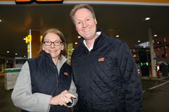 St1 Vindern i Oslo var en av de siste stasjonene som ble omprofilert av de 264 stasjonene i Norge. Retaildirektør Anita Sørlundsengen og Markedsdirektør Erlend Føleide er svært fornøyd med resultatet både her, og på de øvrige stasjonene i landet.