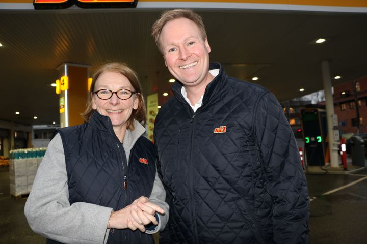 St1 Vindern i Oslo var en av de siste stasjonene som ble omprofilert av de 264 stasjonene i Norge. Retaildirektør Anita Sørlundsengen og Markedsdirektør Erlend Føleide er svært fornøyd med resultatet både her, og på de øvrige stasjonene i landet.