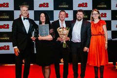 Bildetekst: Fra venstre: kjedesjef i St1 Øyvind Andreasen, årets forbilde Anda Sneidere, Horst Hoffmann, retailer i Hoffmann AS, regionsjef Stian Fjeldberg og innkjøpssjef Anita Sørlundsengen.