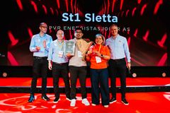 Fra venstre: Kategorisjef Bilvask Thomas Danielsen, regionssjef Thomas Hveem, Butikksjef på St1 Sletta Lineker Aguilera Vaca, retailer Patricia Vaca Ribera og  kjedesjef Øyvind Andreassen.