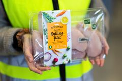 Solvinge selges eksklusivt i REMA 1000 og har en markedsandel på 30 prosent av kyllingsalget i norsk dagligvarehandel. Foto: Norsk Kylling