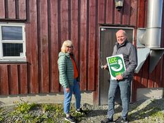 Veldig glad for avtalen med Norsk Kylling. Arnt Ove og Solrun Løvås på Øysand gleder seg til å komme i gang med ECC-standard. Foto: Norsk Kylling