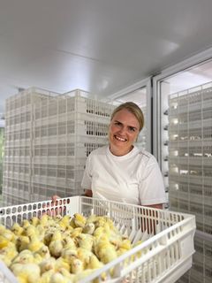–Effekten av tidlig fôring på rugeriet er revolusjonerende, ikke bare for dyrevelferden, men også for de positive ringvirkningene dette har på utslippene våre, sier Hilde Talseth, administrerende direktør i Norsk Kylling AS.