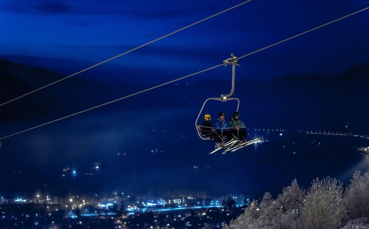 KVELDSKJØRING: Hafjell og Kvitfjell dumper onlineprisene på kveldskjøring for å få flere folk ut i bakkene.