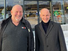 Jan Werner Hansen (t.v) har solgt Montér Svelvik til Optimera og fortsetter som daglig leder hvor han vil rapportere til regiondirektør Petter Gram (t.h.). (Foto: Optimera)