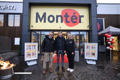 Administrerende direktør i Optimera, Erik Tønnesen, regiondirektør i Optimera, Henrik Farmen og daglig leder nye Montér Hønefoss, Elisabeth Evensen
