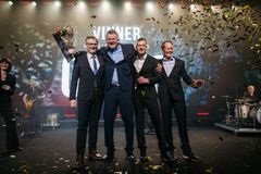 Årets leverandør 2025: Fra venstre kategoridirektør i Optimera, Pål Erichsen og administrerende direktør Rolf Gjøen, Eirik Larsen og Svein Erik Bjerke fra Gjøco.