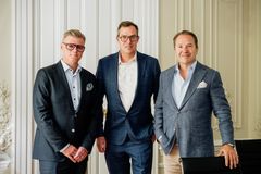 Fra venstre mot høyre: Jonas Palmqvist, CEO Paritee, Lutz Dommel, CEO RPP Group, Lars Erik Grønntun, grunnlegger og styreleder, Paritee. Foto: Lorena Cruz Fotografía