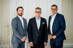 Fra venstre mot høyre: Kit Greenop, CSO RPP Group, Jonas Palmqvist, CEO Paritee, Lutz Dommel, CEO RPP Group. Foto: Lorena Cruz Fotografía