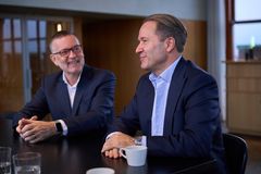 Jan-Erik Larsen, partner og daglig leder i Kruse Larsen og Lars Erik Grønntun, styreleder i Paritee. Foto: Fredrik Mørk Granlund / NTB Kommunikasjon