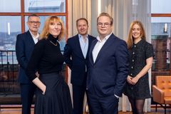 Fra venstre: Jan-Erik Larsen, partner og daglig leder i Kruse Larsen, Karne Lykkebo, konserndirektør Geelmuyden Kiese Gruppen, Lars Erik Grønntun, styreleder i Paritee, Rolf Ellingsen Aaneland som blir ny adm. direktør i Geelmuyden Kiese Norge og Celine Gran, partner og daglig leder i Pressure.