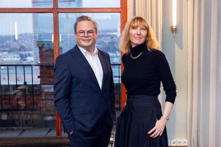 Fra venstre: Rolf Ellingsen Aaneland som blir ny adm. direktør i Geelmuyden Kiese Norge og Karne Lykkebo, konserndirektør Geelmuyden Kiese Gruppen.