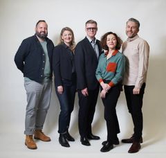 Fra venstre: Jon Suarez er leder for atferd og kultur, Dr. Matilda Andersson er adm. direktør i Truth Consulting, Jonas Palmqvist er konsernsjef i CEO i Paritee, Dr. Bridget Dalton er styreleder i Truth Consulting og Tom Morgan leder for Truth Futures samt kommersiell leder i selskapet.