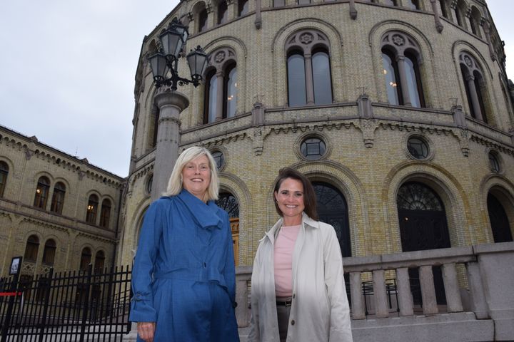 Lektorlagets leder Helel Christin Nyhuus og kunnskapsministerens Kari Nessa Nordtun er enige i at stillingtitler er viktig.