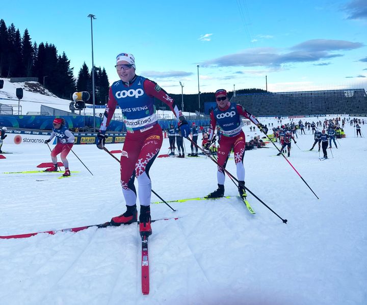 Julie Myhre og Lotta Udnes Weng (foran) tester VM-løypene i Granåsen.