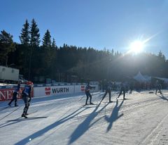 Utøverne trente i dag i VM-løypene i Granåsen med sol fra klar himmel.