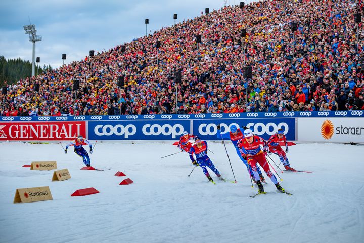 Det var fulle tribuner under sprinten i Granåsen, hvor Johannes Høsflot Klæbo vant suverent.