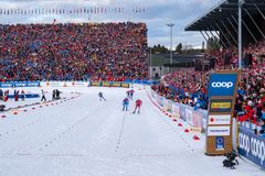 Det har vært fulle tribuner på nesten alle VM-dager så langt under mesterskapet. Dette bildet er fra åpningsdagen hvor Johannes Høsflot Klæbo tok sitt første VM-gull i mesterskapet i Trondheim. Foto: Ski-VM 2025/Amanda Sotberg