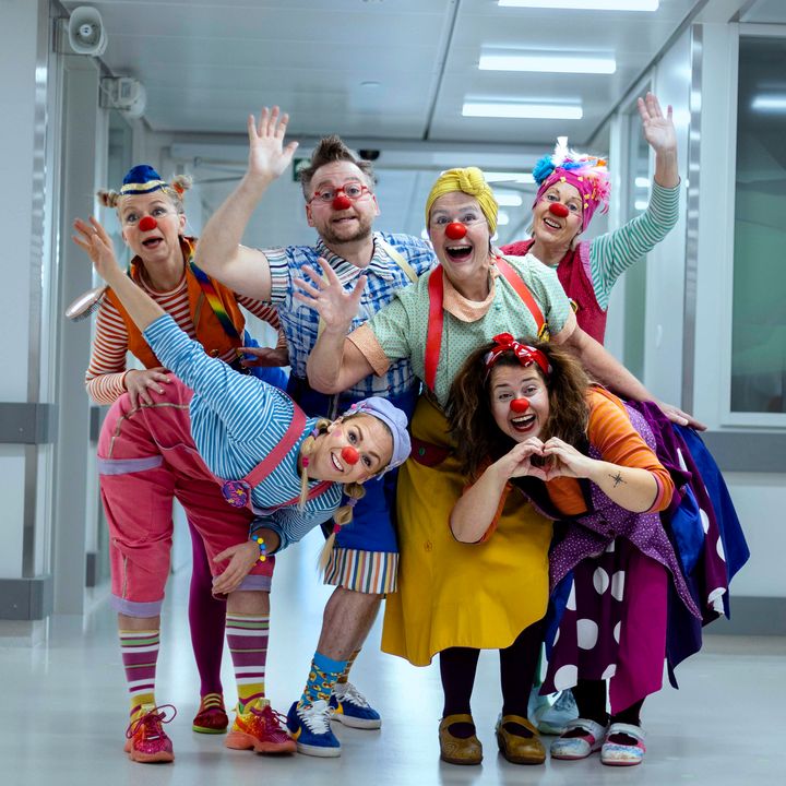 Tariffavtalen mellom Norsk Skuespillerforbund og Sykehusklovnene skal sikre bærekraftige arbeidsvilkår for profesjonelle scenekunstnere i helsefellesskap.