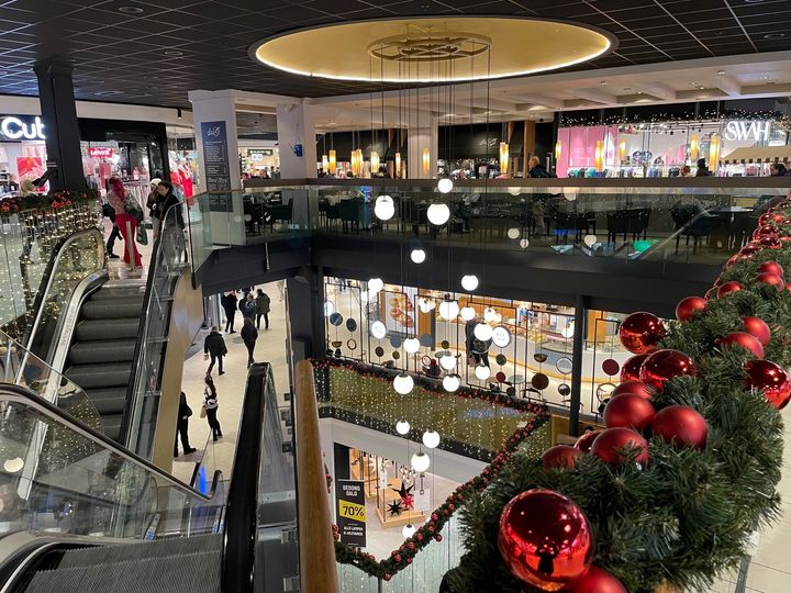 Sandvika Storsenter er først i Norge med å installere hypermoderne innendørs mobildekning. Foto: Anders Krokan