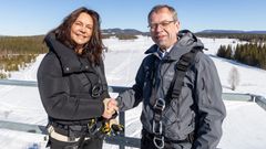 Telenor og FFI tar forsvaret til nye høyder. Samarbeidsavtalen mellom de to ble forseglet med et håndtrykk mellom Birgitte Engebretsen og Kenneth Ruud i den 24 meter høye 5G-masta på ICE worx Rena.