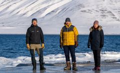 Iskaldt samarbeid: Einar Jenssen, leder for teknologi og innovasjon ved Telenor Svalbard,Eivind Trondsen, daglig leder Where2O og Beathe Furenes, hydrolog Skagerak Kraft, har samarbeidet om utviklingen av ny teknologi for vannkraftbransjen. Foto: Preben Irgens