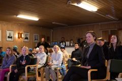 Kultur- og likestillingsminister Anette Trettebergstuen deltok under lanseringen av Bruk Hue sammen med fotballspillere fra Hasle/Løren IL. Foto: Martin Fjellanger.